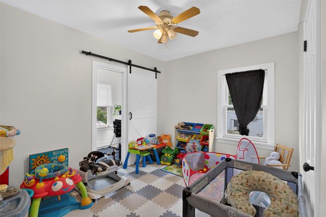 2626 Maple Street, Des Moines, IA 50317