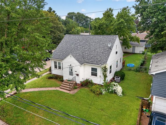 2626 Maple Street, Des Moines, IA 50317