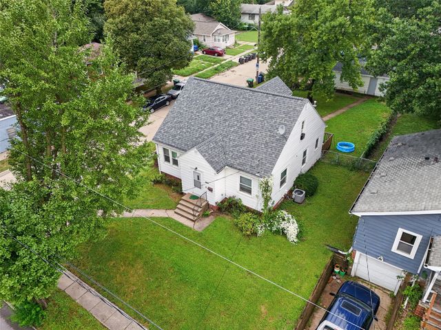 2626 Maple Street, Des Moines, IA 50317