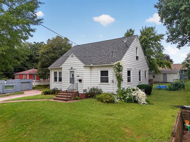 2626 Maple Street, Des Moines, IA 50317