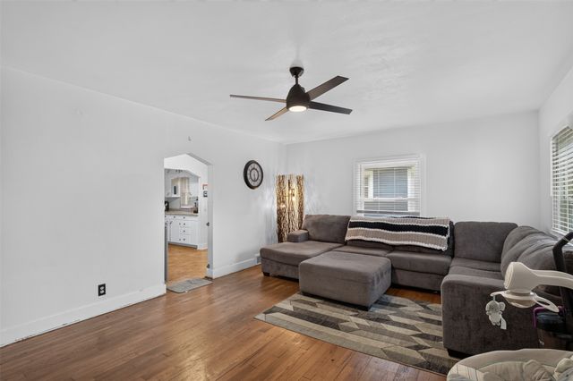 2626 Maple Street, Des Moines, IA 50317