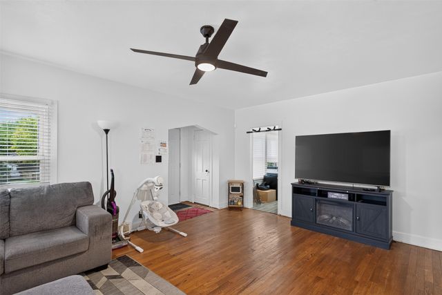 2626 Maple Street, Des Moines, IA 50317