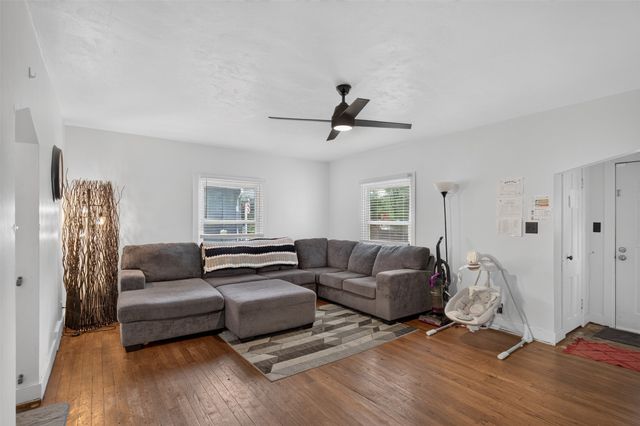 2626 Maple Street, Des Moines, IA 50317