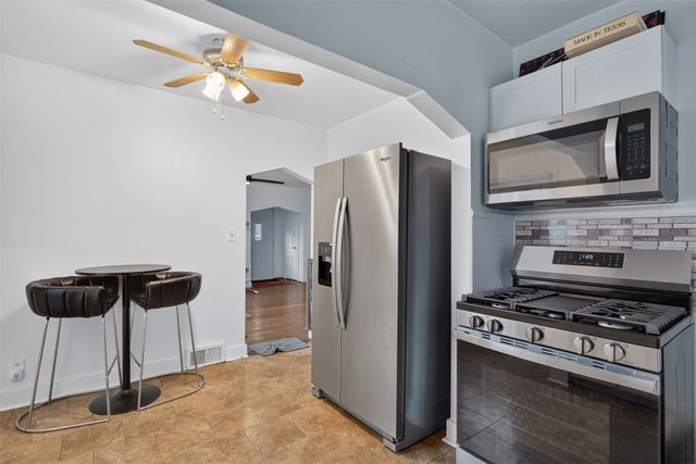 2626 Maple Street, Des Moines, IA 50317