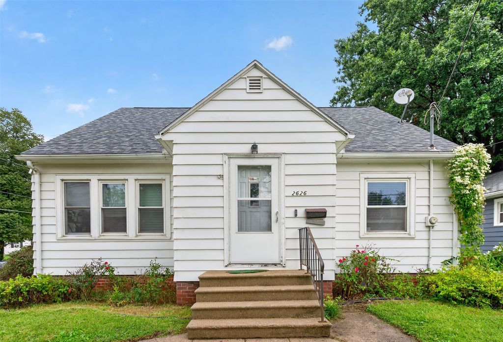 2626 Maple Street, Des Moines, IA 50317