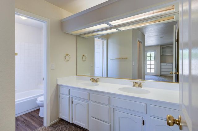 5415 W Stuart Avenue, Fresno, CA 93722