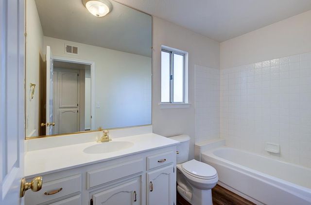 5415 W Stuart Avenue, Fresno, CA 93722