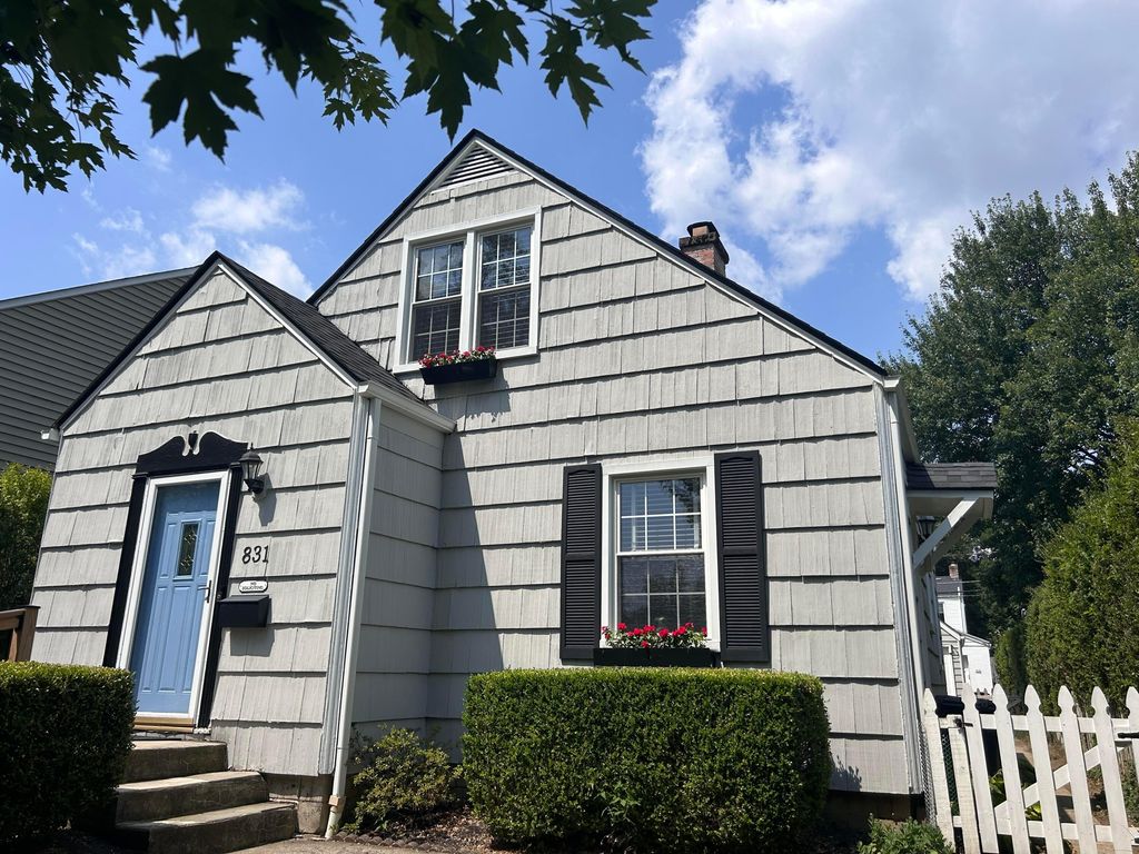 831 Chelsea Avenue, Bexley, OH 43209