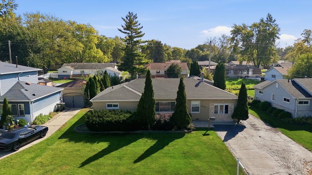 665 Illinois Boulevard, Hoffman Estates, IL 60169 — exterior
