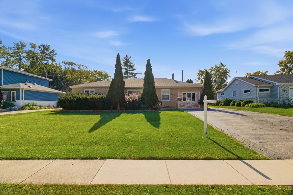 665 Illinois Boulevard, Hoffman Estates, IL 60169 — photo 2