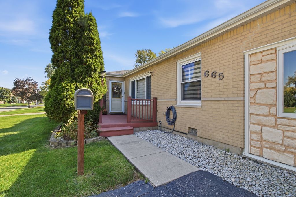 665 Illinois Boulevard, Hoffman Estates, IL 60169 — photo 4