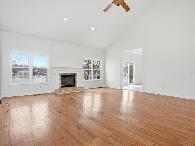 36580 N Pointe Drive, New Baltimore, MI 48047