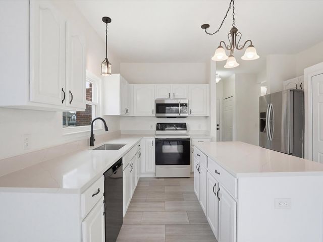 36580 N Pointe Drive, New Baltimore, MI 48047