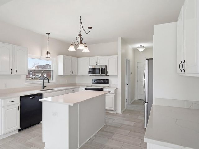 36580 N Pointe Drive, New Baltimore, MI 48047