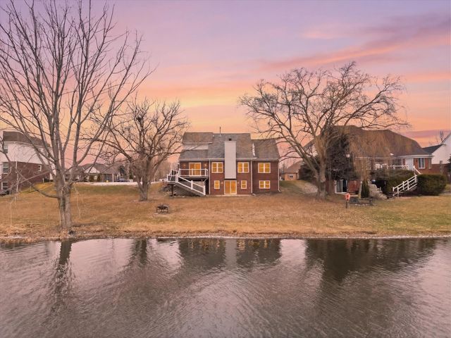 36580 N Pointe Drive, New Baltimore, MI 48047