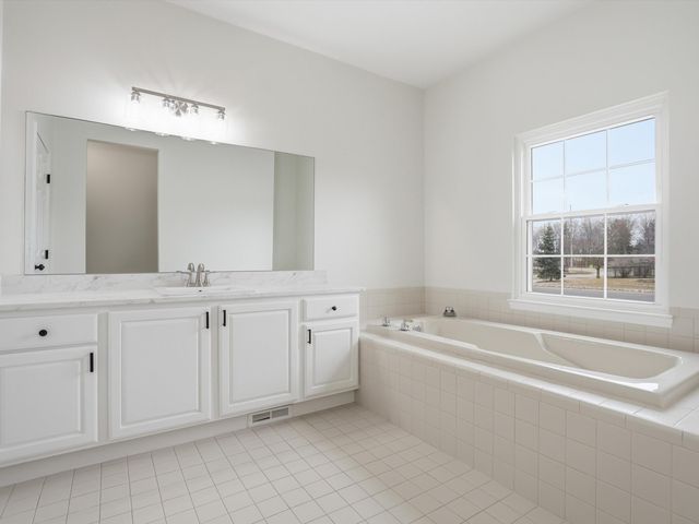 36580 N Pointe Drive, New Baltimore, MI 48047