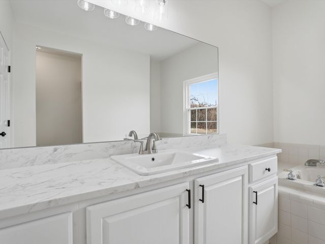 36580 N Pointe Drive, New Baltimore, MI 48047