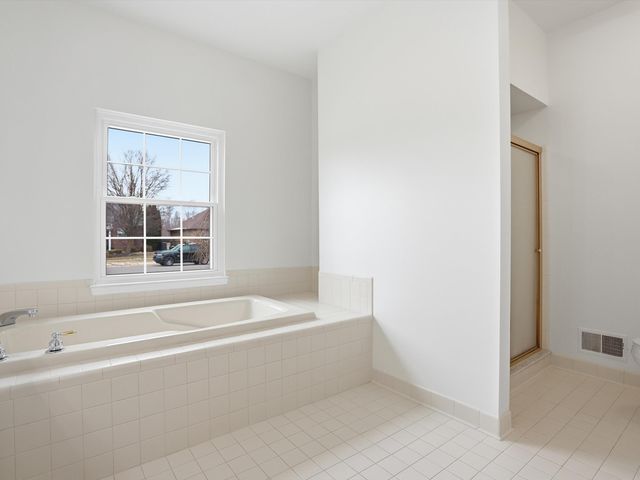 36580 N Pointe Drive, New Baltimore, MI 48047