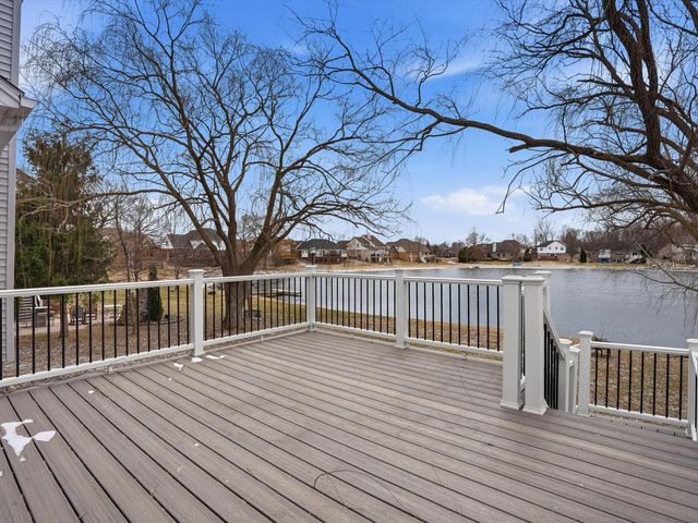 36580 N Pointe Drive, New Baltimore, MI 48047