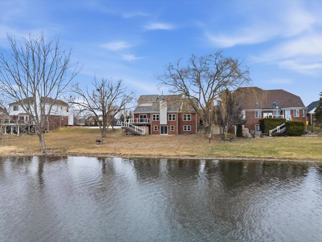 36580 N Pointe Drive, New Baltimore, MI 48047