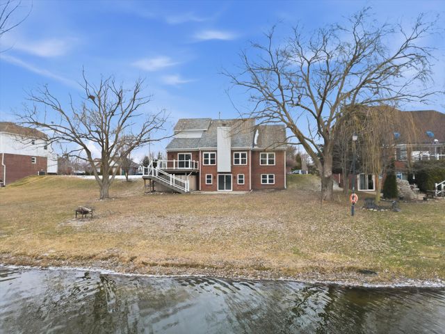 36580 N Pointe Drive, New Baltimore, MI 48047