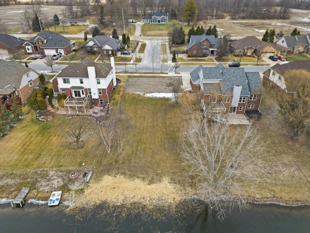 36580 N Pointe Drive, New Baltimore, MI 48047