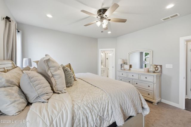 8816 Sanctuary Ln, Louisville, KY 40291