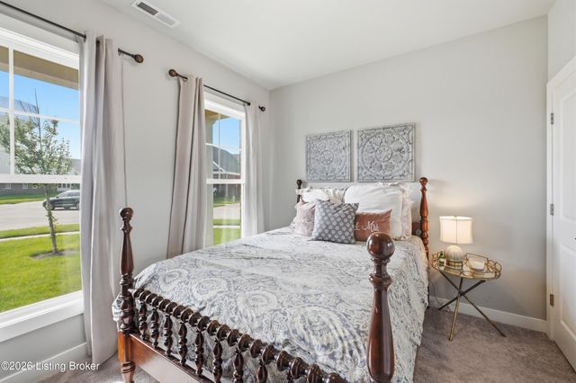 8816 Sanctuary Ln, Louisville, KY 40291