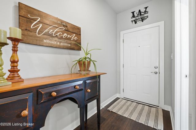 8816 Sanctuary Ln, Louisville, KY 40291