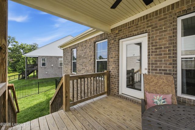 8816 Sanctuary Ln, Louisville, KY 40291