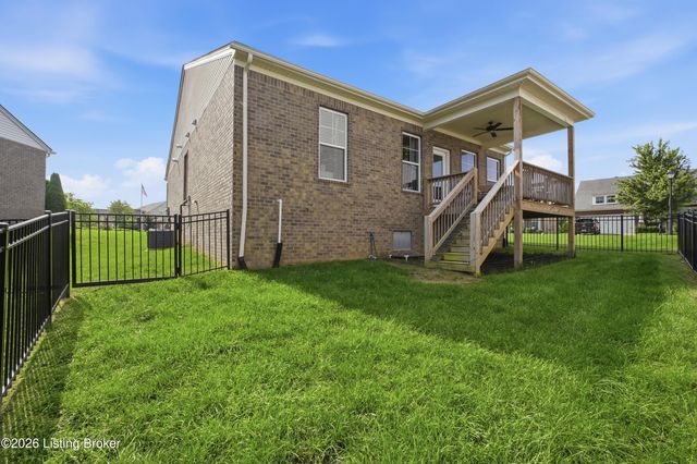 8816 Sanctuary Ln, Louisville, KY 40291
