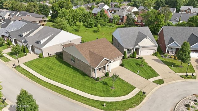 8816 Sanctuary Ln, Louisville, KY 40291