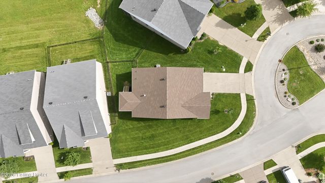8816 Sanctuary Ln, Louisville, KY 40291