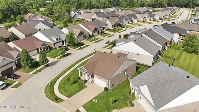 8816 Sanctuary Ln, Louisville, KY 40291