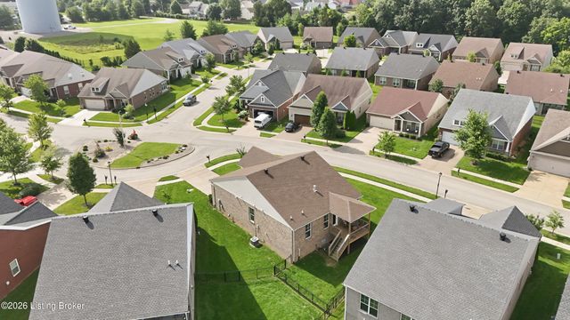 8816 Sanctuary Ln, Louisville, KY 40291