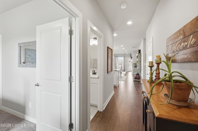 8816 Sanctuary Ln, Louisville, KY 40291