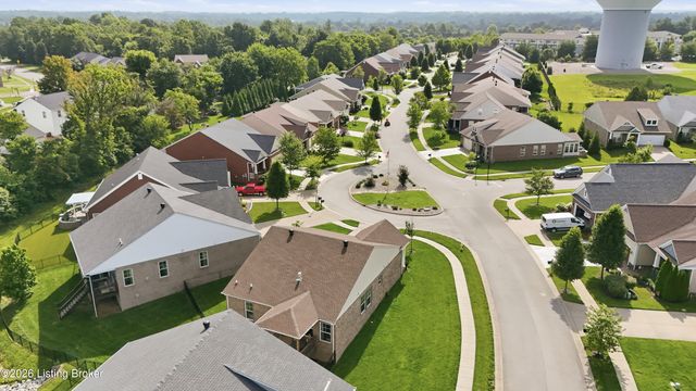 8816 Sanctuary Ln, Louisville, KY 40291