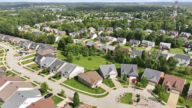 8816 Sanctuary Ln, Louisville, KY 40291