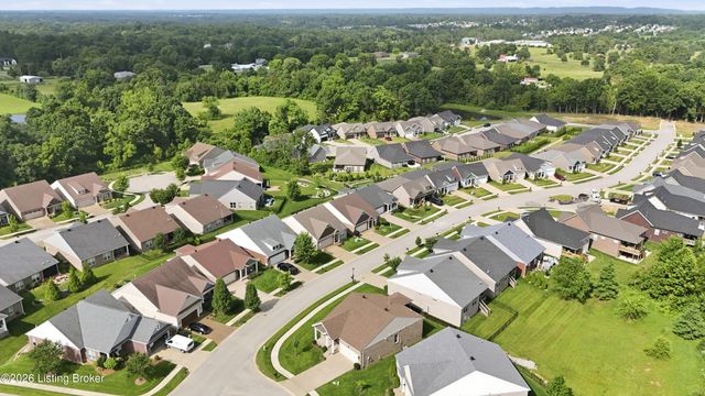 8816 Sanctuary Ln, Louisville, KY 40291