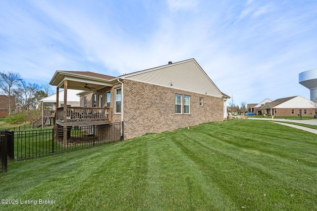 8816 Sanctuary Ln, Louisville, KY 40291