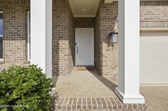 8816 Sanctuary Ln, Louisville, KY 40291