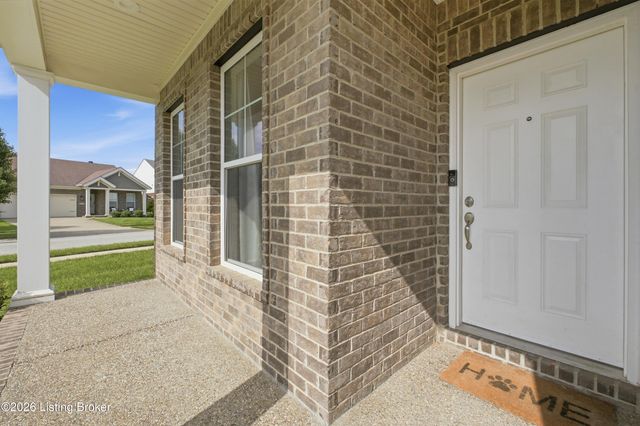 8816 Sanctuary Ln, Louisville, KY 40291