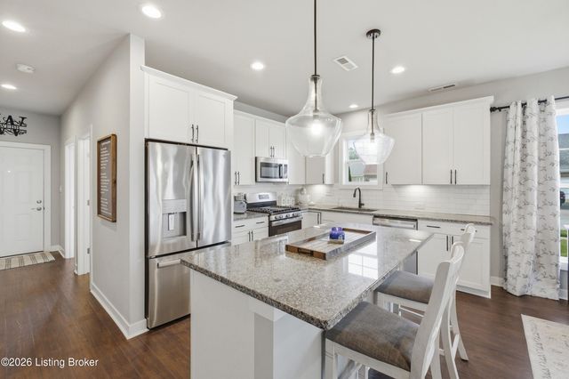 8816 Sanctuary Ln, Louisville, KY 40291