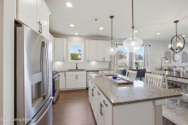 8816 Sanctuary Ln, Louisville, KY 40291