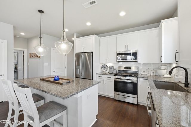 8816 Sanctuary Ln, Louisville, KY 40291