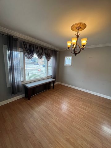 6340 W Barry Avenue, Chicago, IL 60634