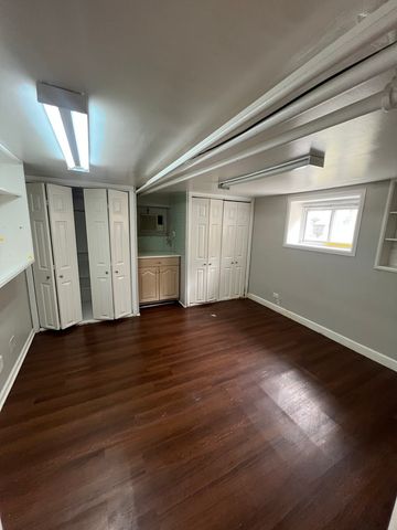 6340 W Barry Avenue, Chicago, IL 60634