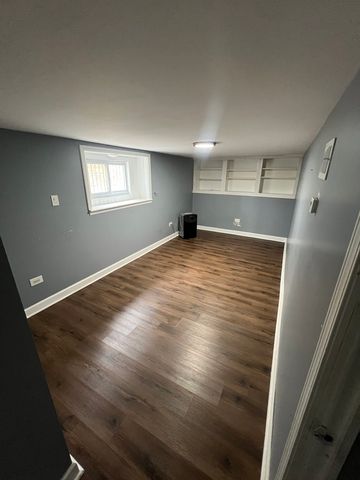 6340 W Barry Avenue, Chicago, IL 60634