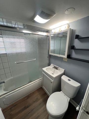 6340 W Barry Avenue, Chicago, IL 60634