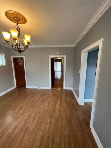 6340 W Barry Avenue, Chicago, IL 60634